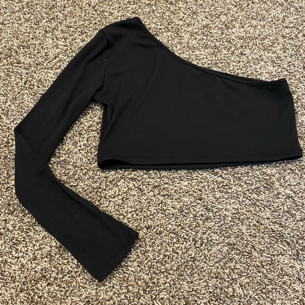 Off The shoulder long sleeve